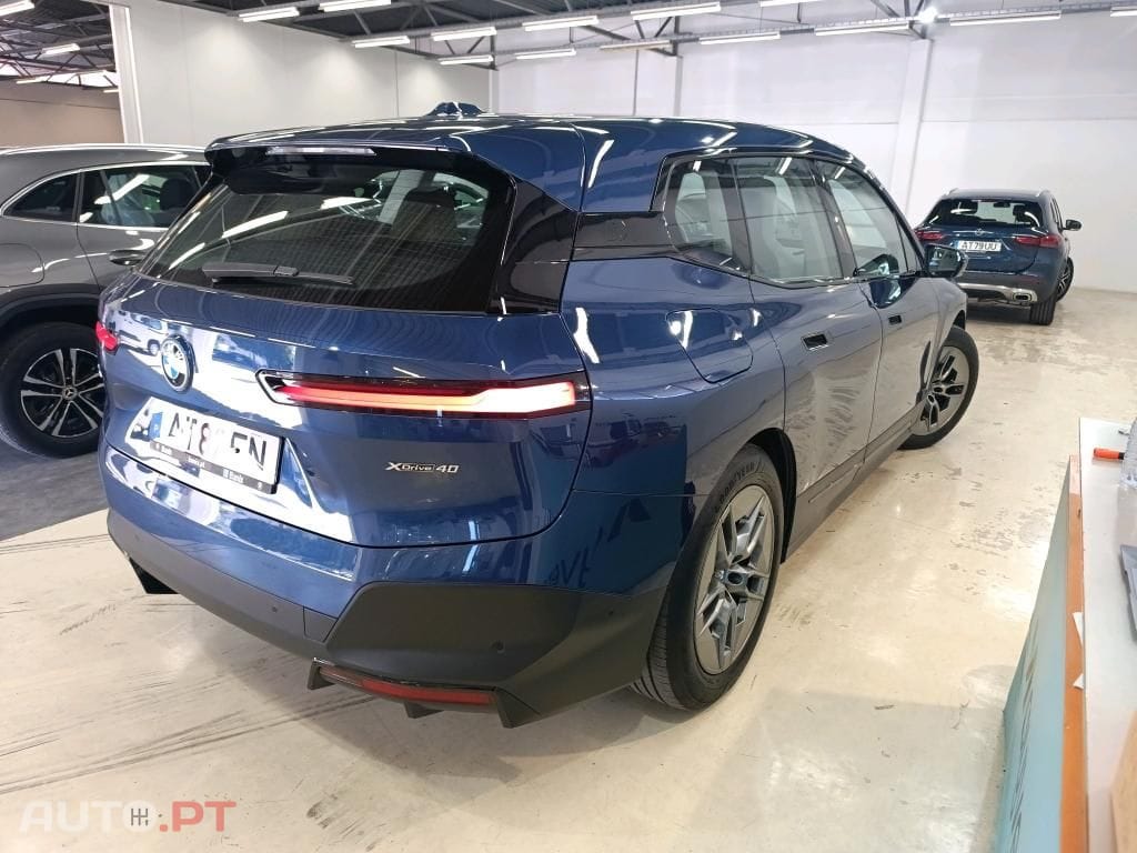 BMW iX xDrive 40