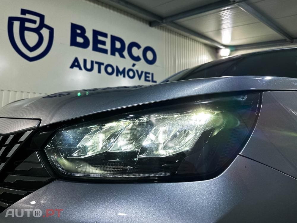 Peugeot 2008 Hybrid 145 e-DSC Allure