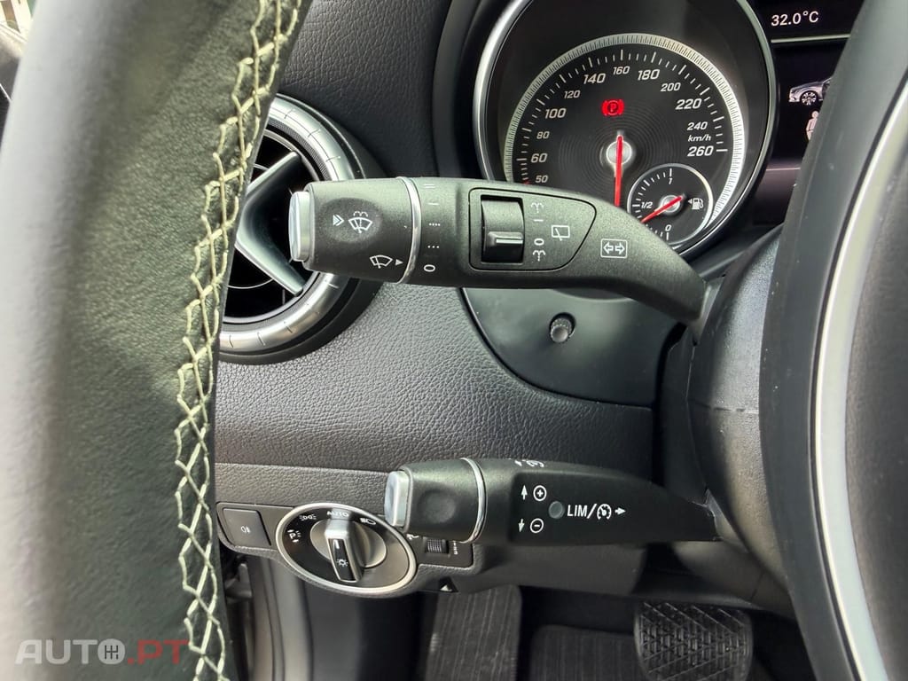 Mercedes-Benz CLA 180 d Shooting Brake Urban Aut. — fotografia 19
