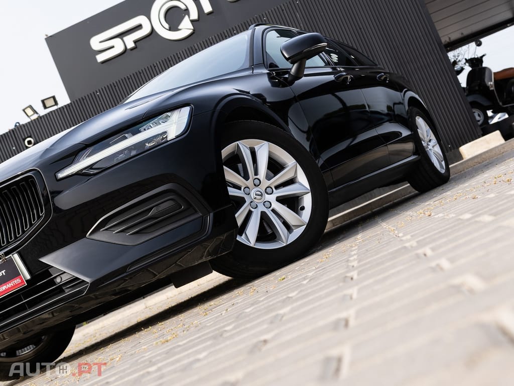 Volvo V60 2.0 B4 Essential Auto