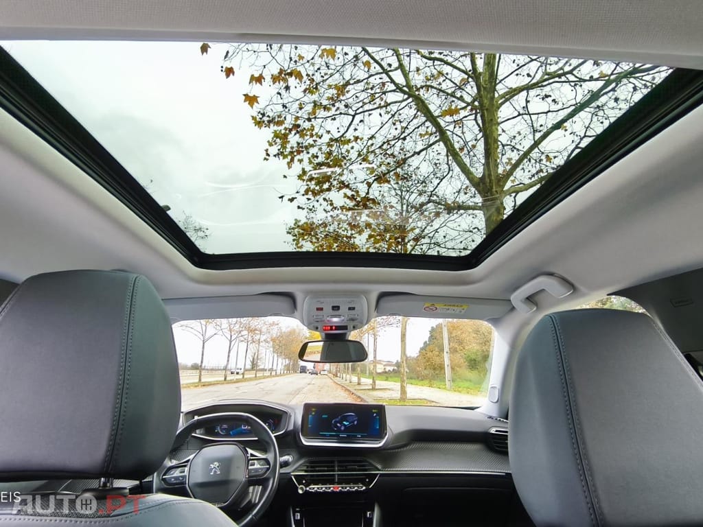 Peugeot E-2008 50 kWh Allure Pack