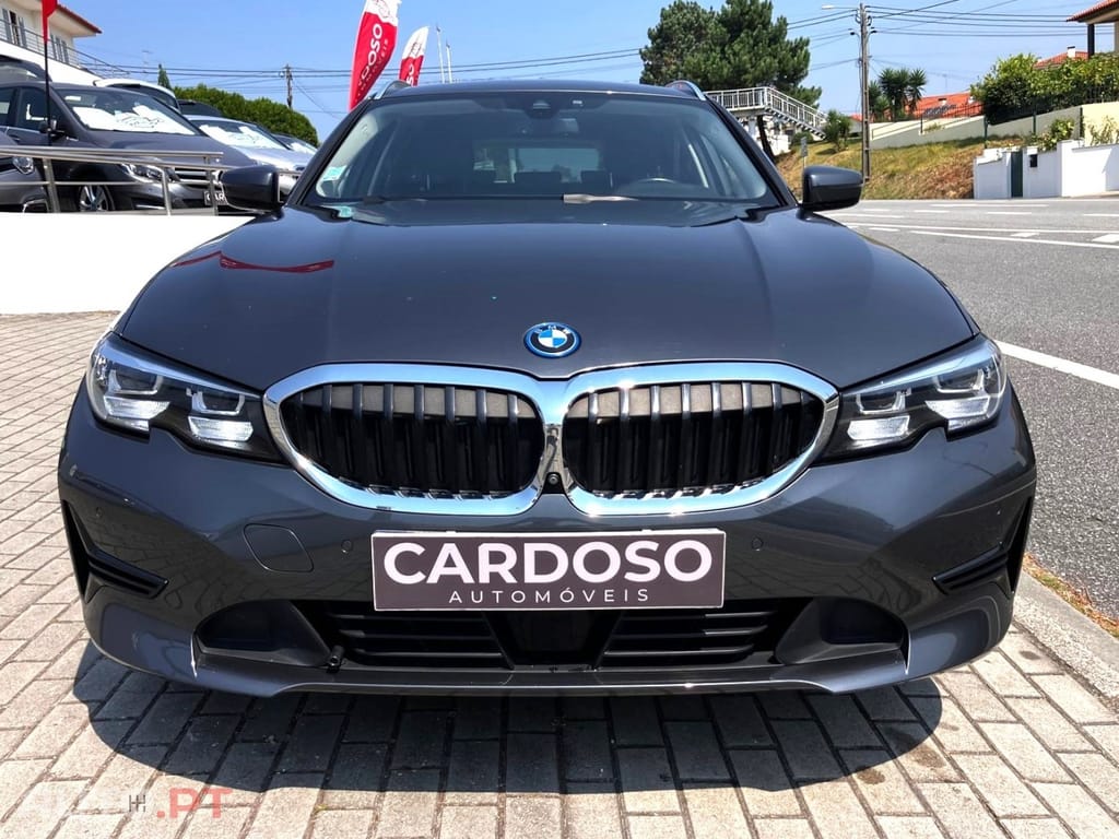 BMW 330 e Touring Auto