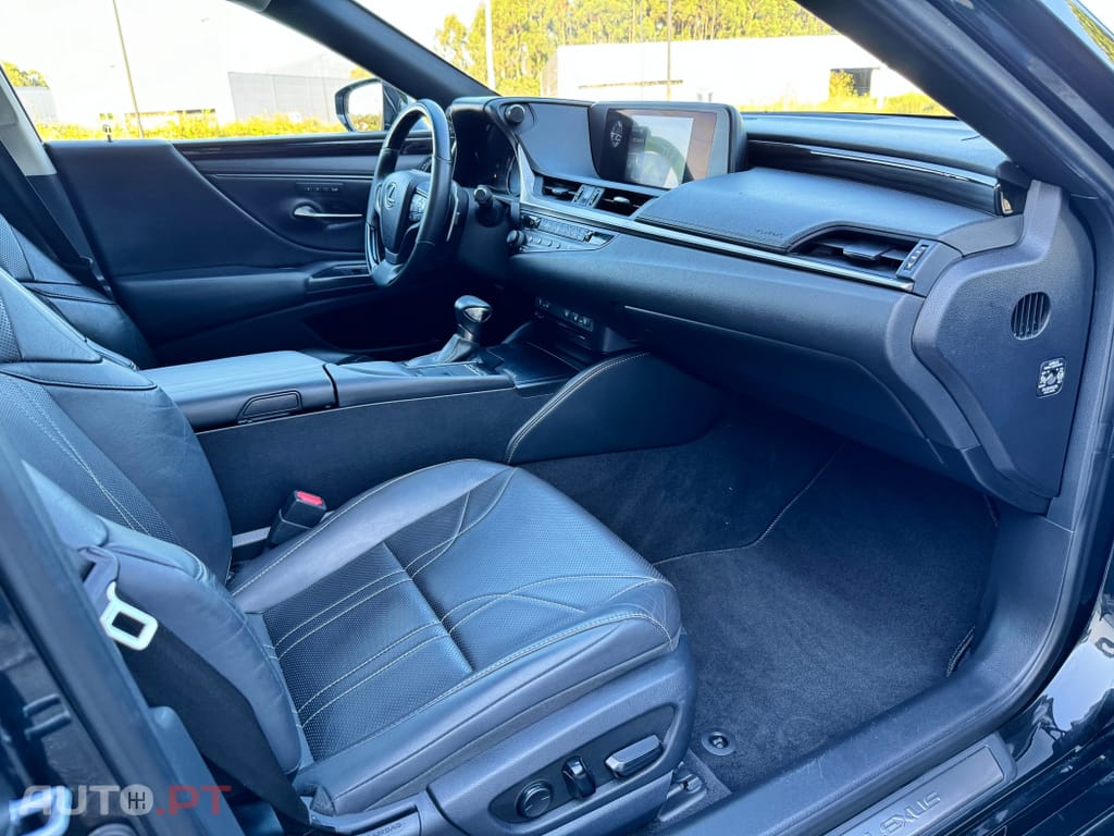 Lexus ES Executive+
