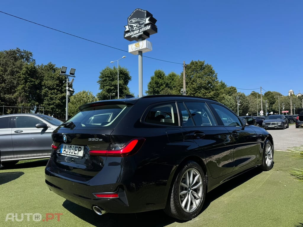 BMW 330 e Touring Auto