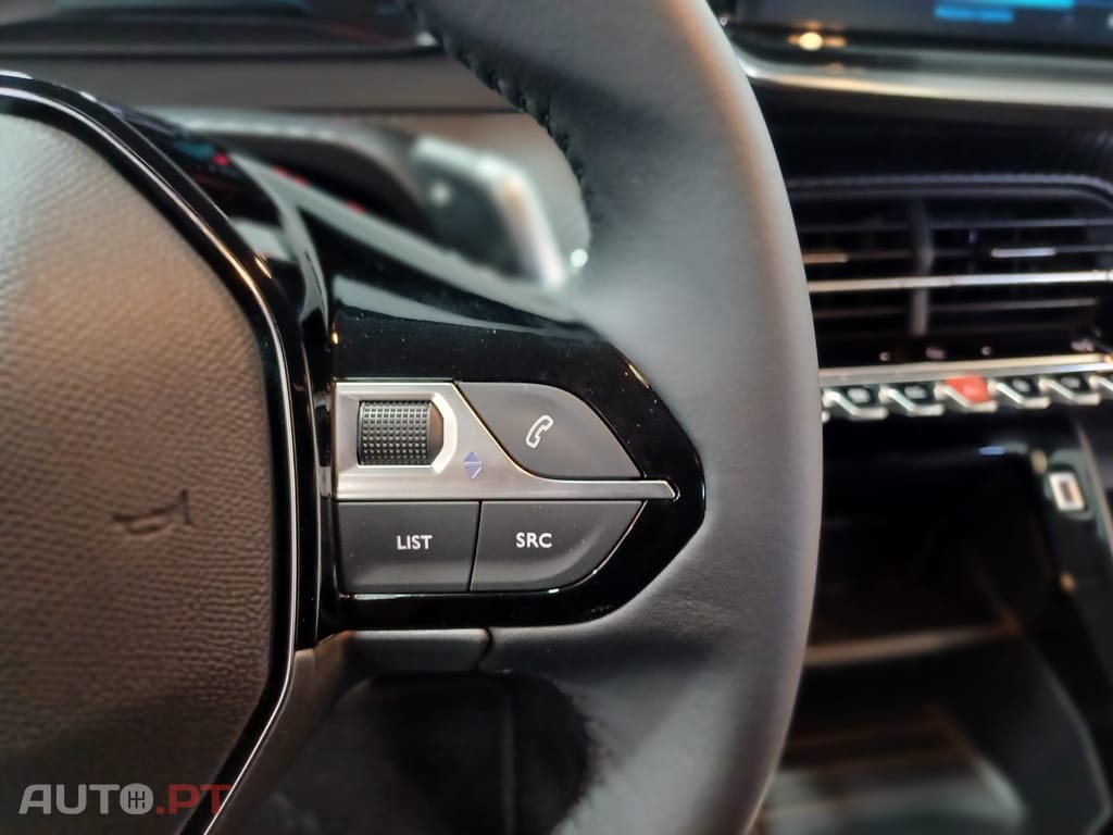 Peugeot 208 1.2 Hybrid Allure e-DCS6