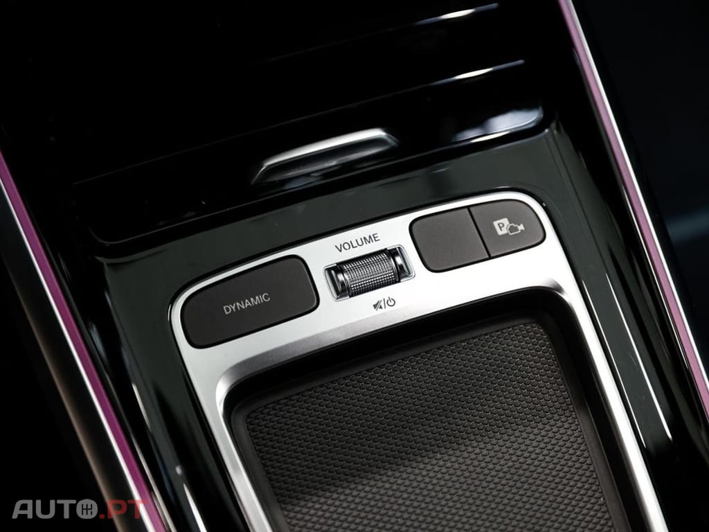 Mercedes-Benz EQB 300 4M AMG I.V.A DEDUTÍVEL 