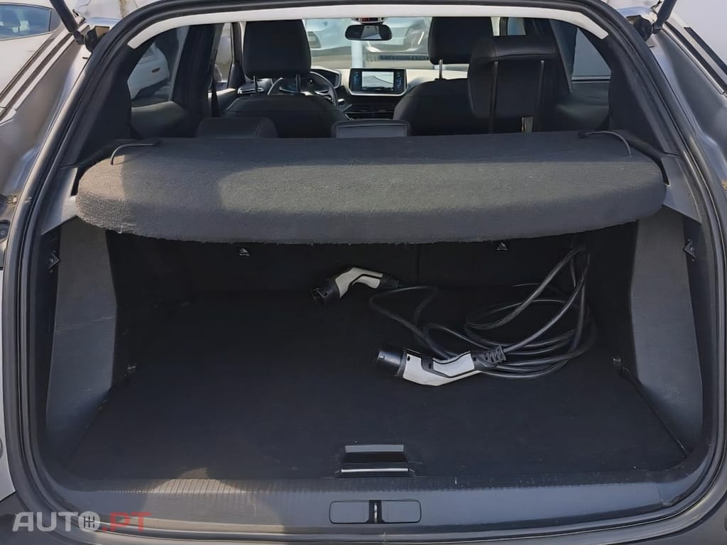 Peugeot E-2008 50 kWh Allure