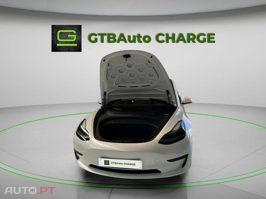 Tesla Model 3 Stander 