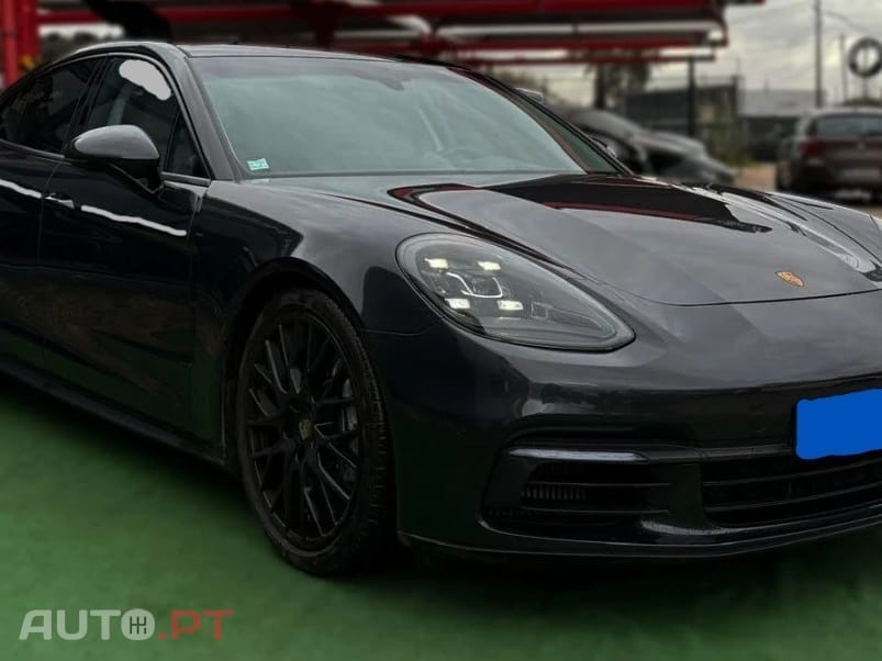 Porsche Panamera 4 E-HYBRID
