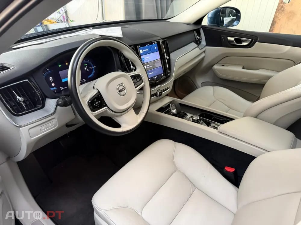 Volvo XC60 2.0 T6 PHEV Core AWD