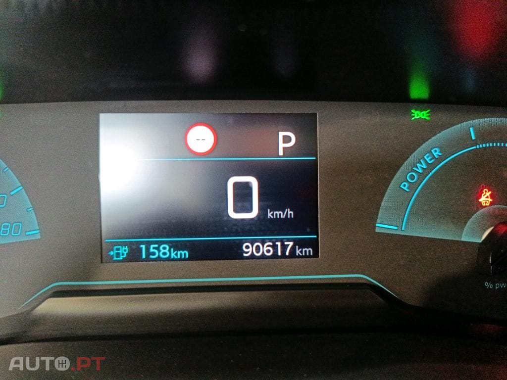 Peugeot E-2008 50 kWh Active Pack