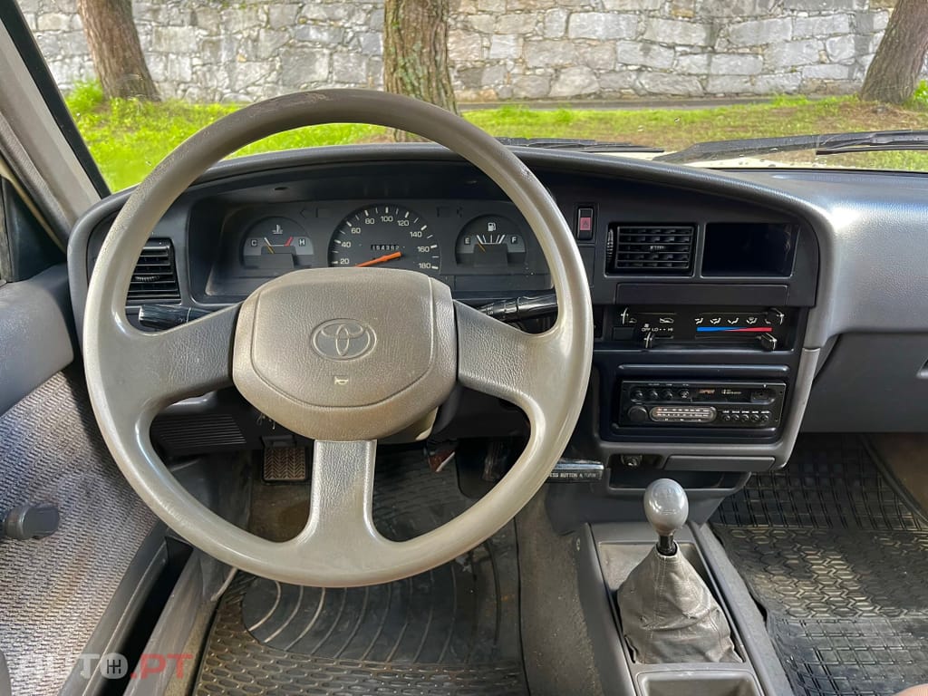 Toyota Hilux 2.4 D LN105L