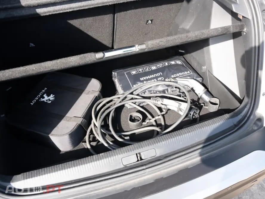 Peugeot E-2008 50 kWh GT