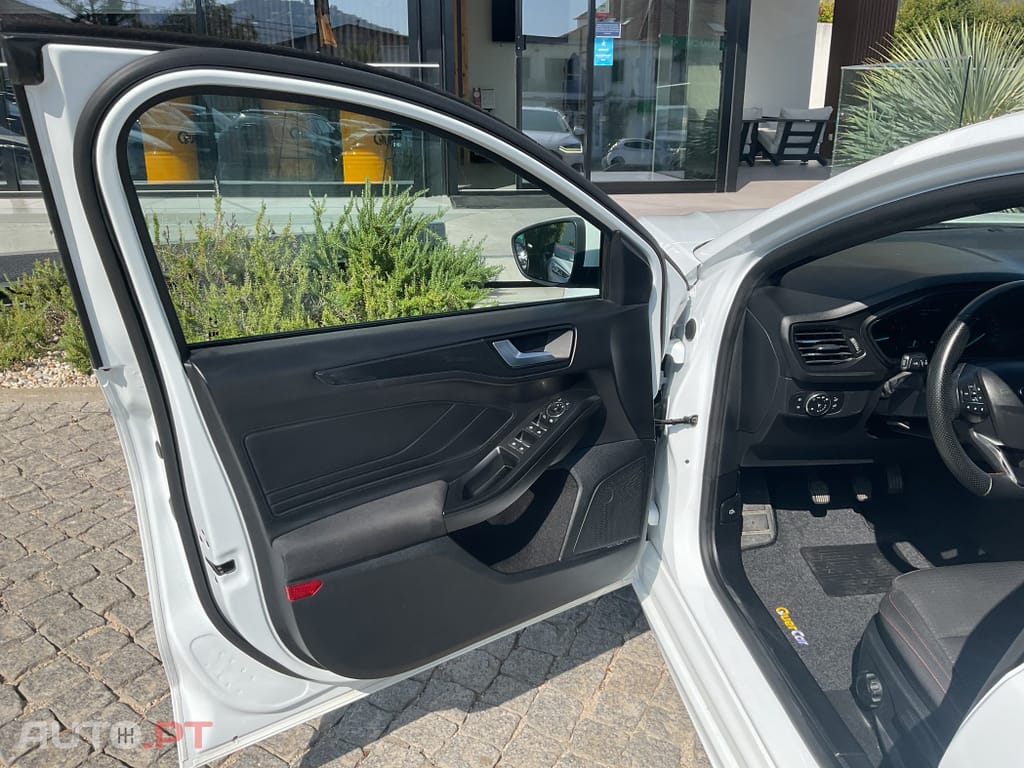 Ford Focus SW 1.0 EcoBoost MHEV ST-Line Style SIP