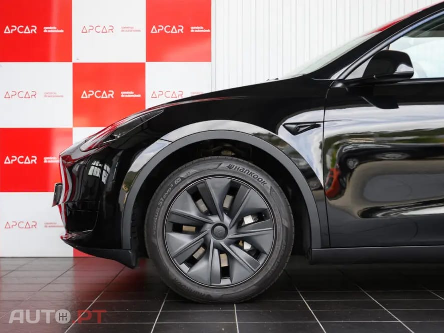 Tesla Model Y Long Range RWD