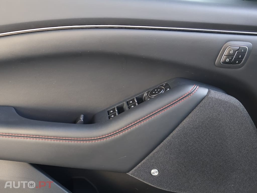 Ford Mustang Mach-E AWD PREMIUM