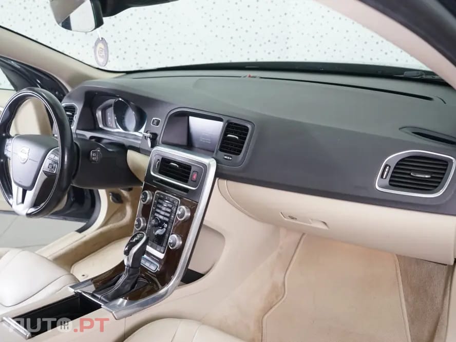 Volvo V60 2.4 D6 Summum AWD Phev