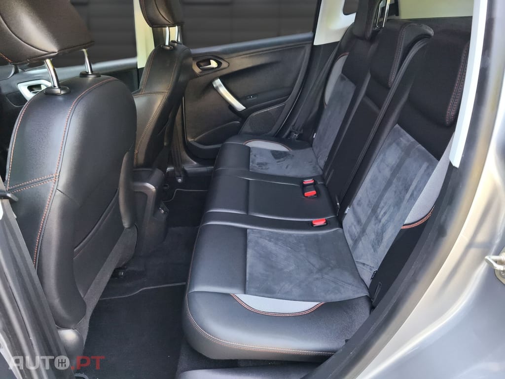 Peugeot 2008 1.2 PureTech Crossway