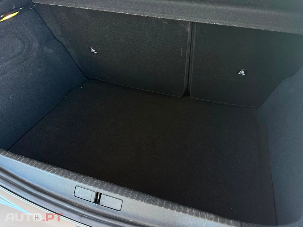 Peugeot E-208 50 kWh Allure Pack