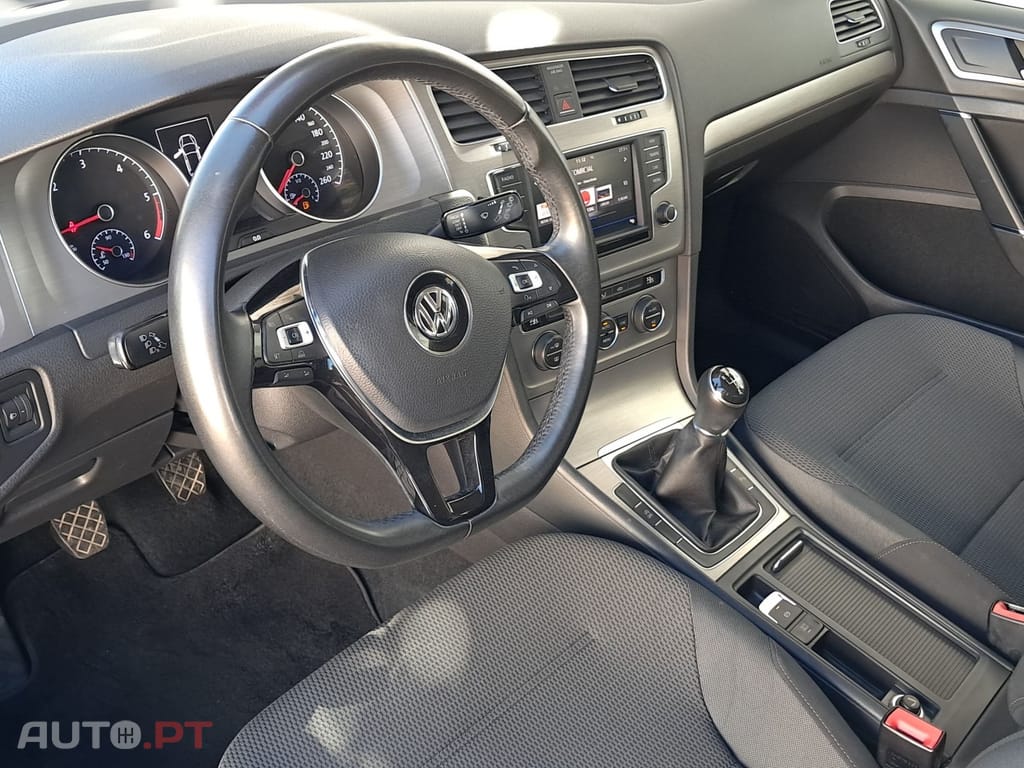 Volkswagen Golf 1.6 TDi BlueMotion Confortline