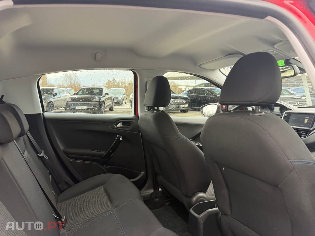 Peugeot 208 1.2 PureTech Signature
