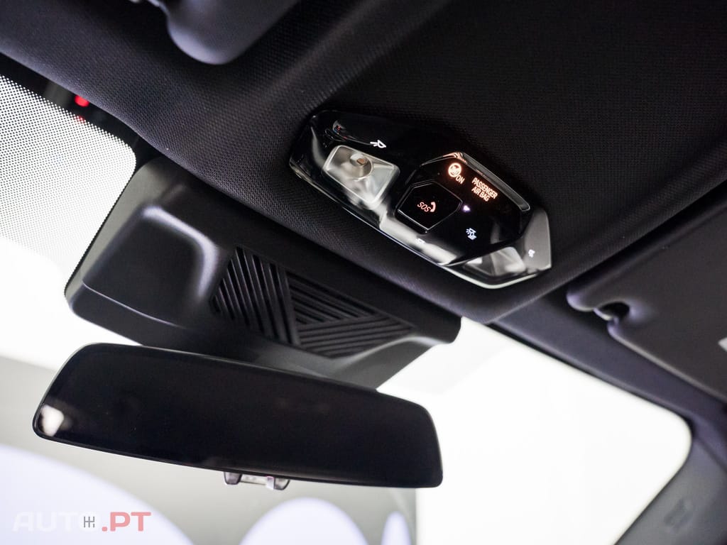 BMW iX1 eDrive20 Pack Desportivo M Pro