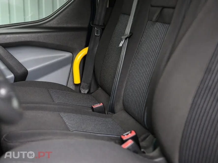 Ford Transit Custom Adaptada p/ 3 cadeiras de rodas