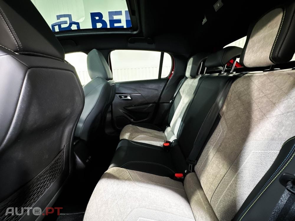 Peugeot E-208 50 kWh GT Pack