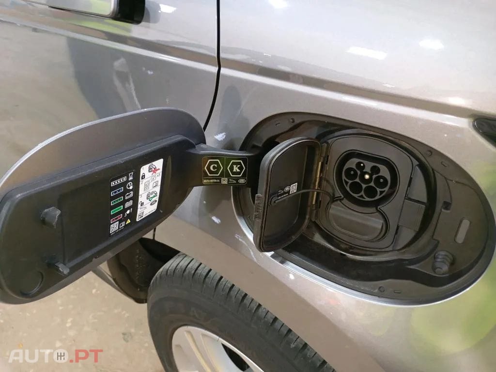 Land Rover Evoque 1.5 P300e AWD R-Dynamic S Auto