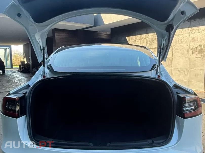 Tesla Model 3 Standard Range Plus RWD