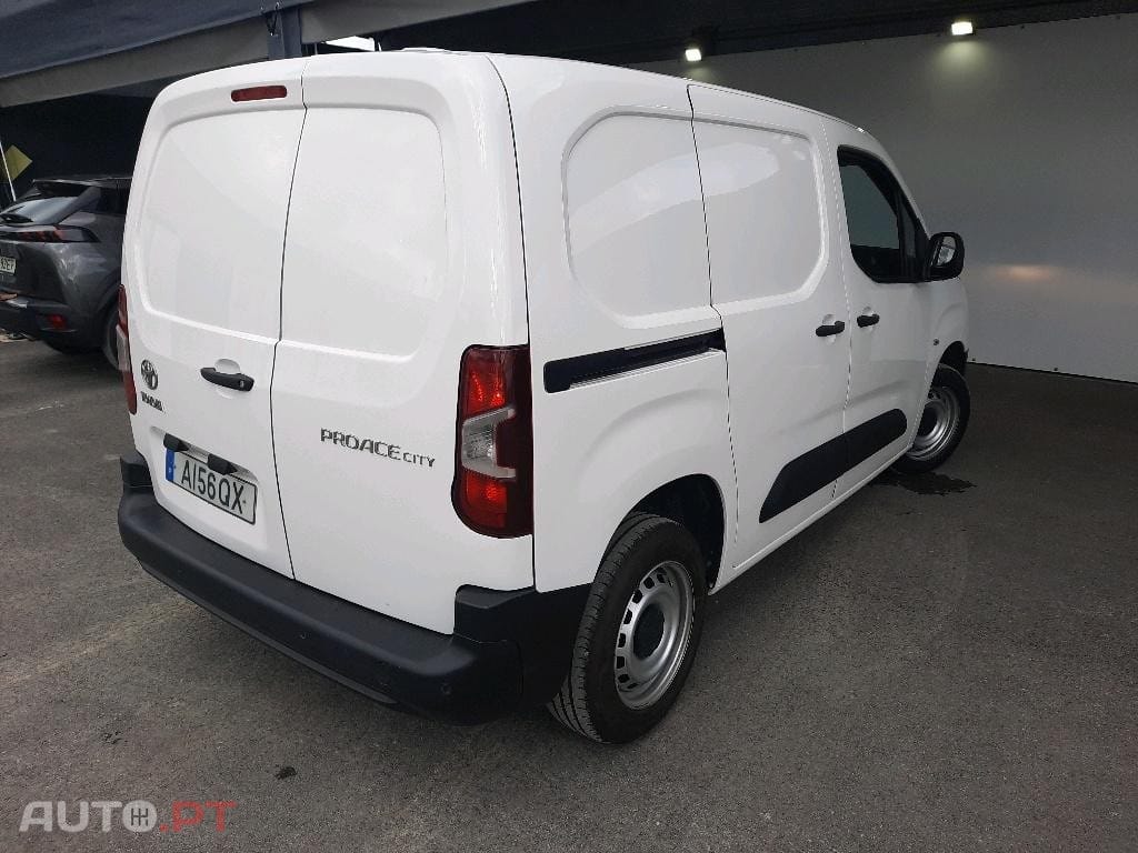 Toyota Proace 1.5D IVA DEDUTIVEL