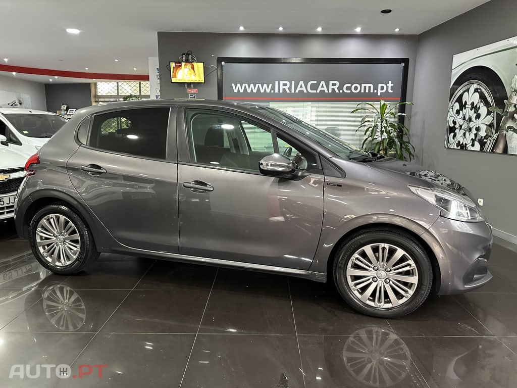 Peugeot 208 1.2 PureTech Signature