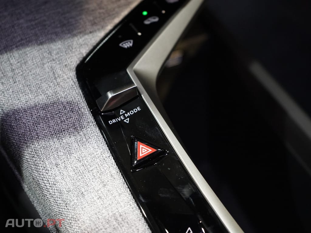 Peugeot 3008 1.2 Hybrid Allure e-DCS6