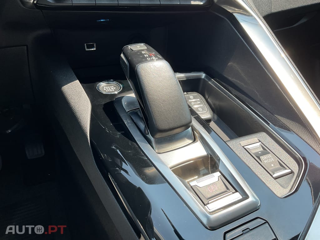 Peugeot 3008 1.6 Hybrid4 Allure e-EAT8