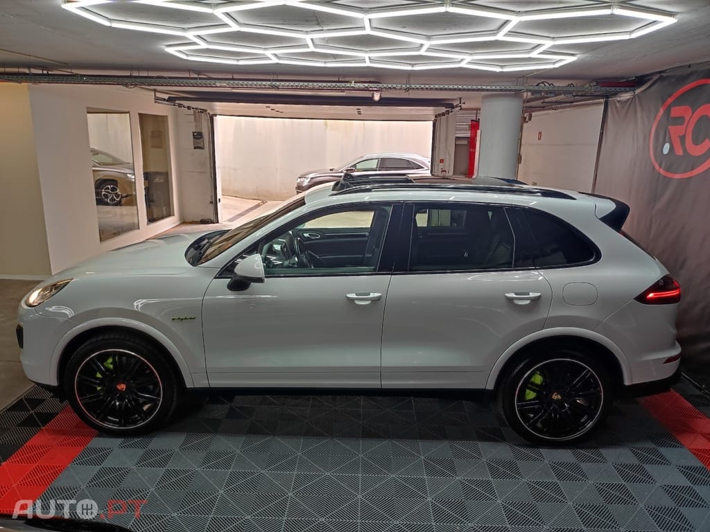 Porsche Cayenne S E-Hybrid Platinum Edition