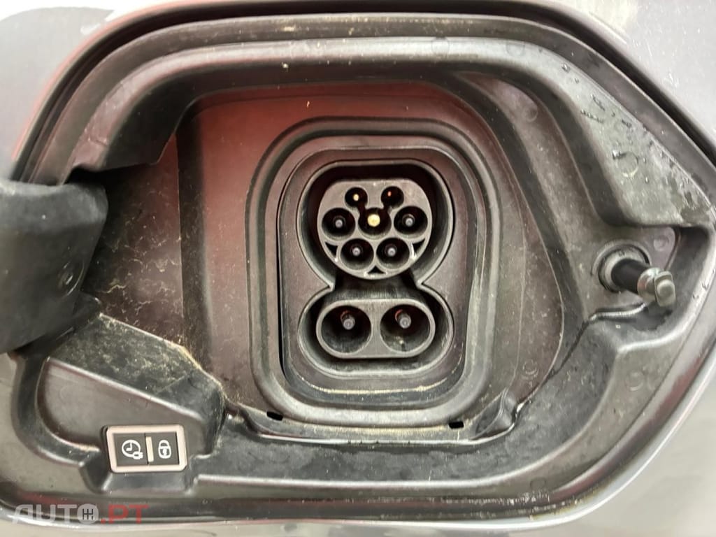 Peugeot E-208 50 kWh Style