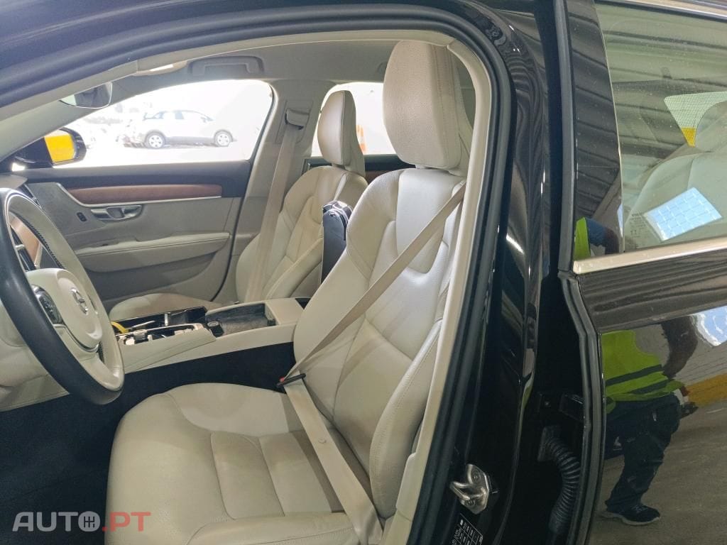 Volvo V90 2.0 T6 PHEV Inscription Expression AWD