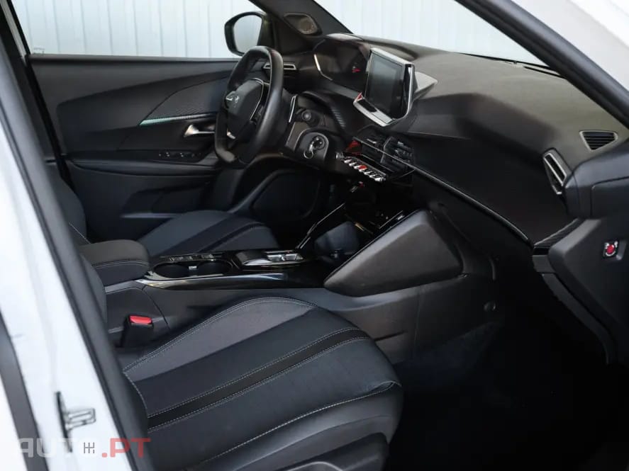 Peugeot 2008 1.2 PureTech Allure EAT8