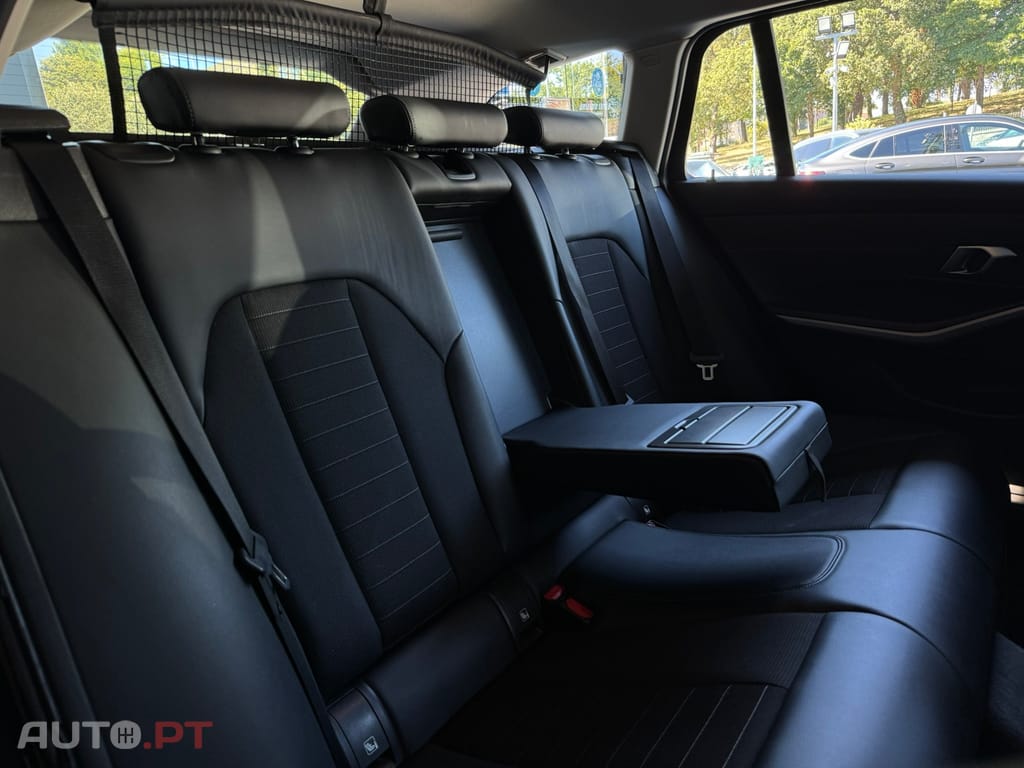 BMW 330 e Touring Auto