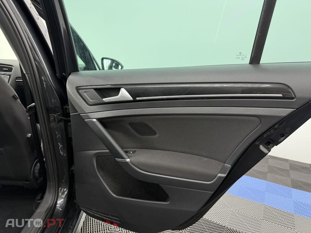 Volkswagen Golf 2.0 TSI GTI DSG