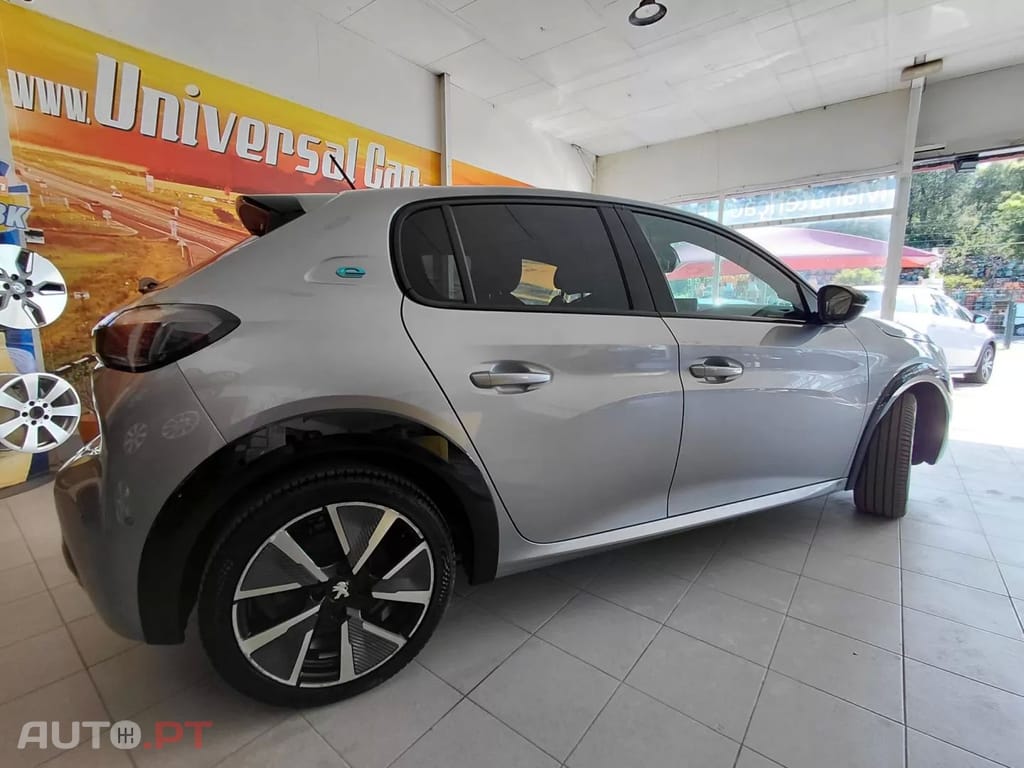 Peugeot E-208 50 kWh GT Pack