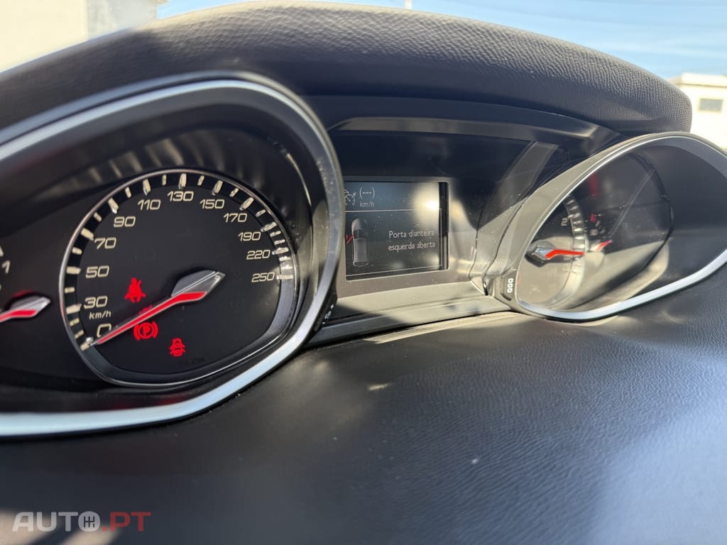 Peugeot 308 1.2 PureTech Allure EAT8