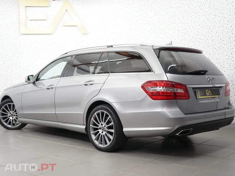 Mercedes-Benz E 220 CDi Avantgarde BlueEfficiency Auto