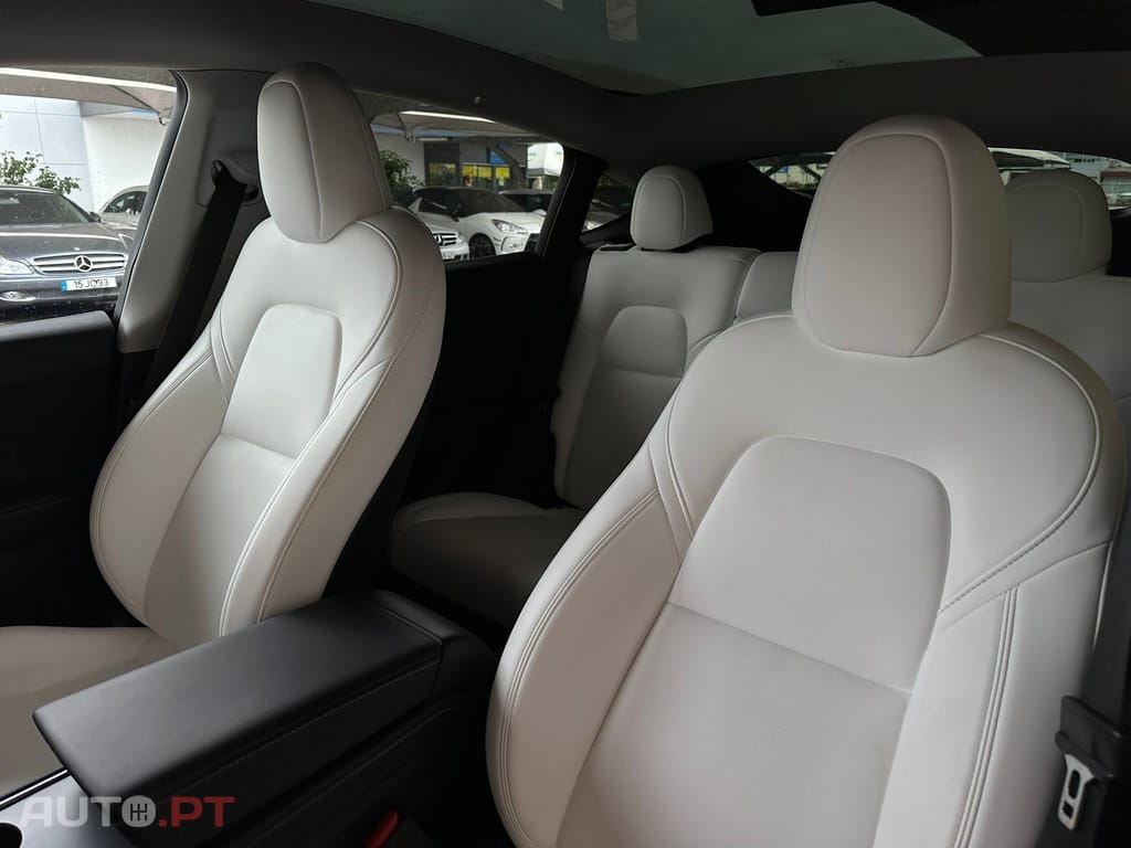 Tesla Model Y Standard RWD