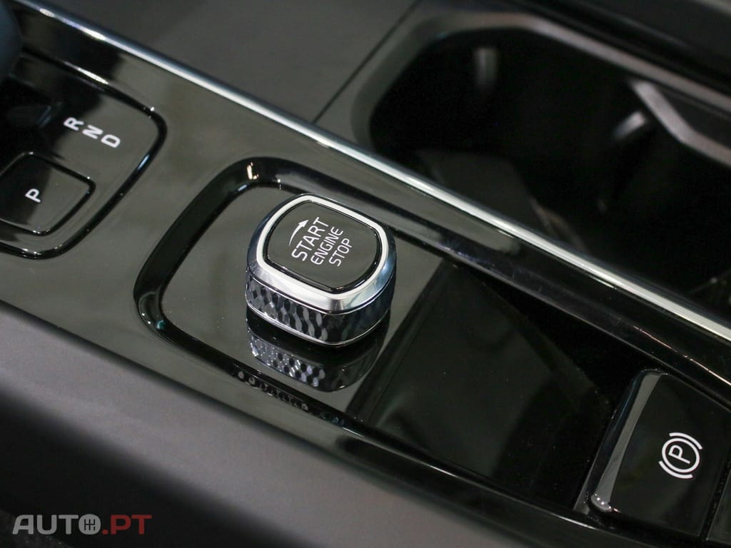 Volvo XC60 2.0 T6 PHEV Black Edition AWD