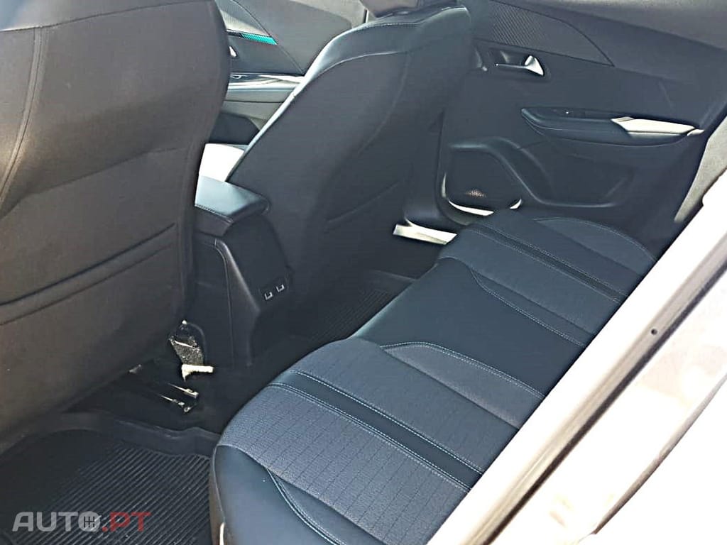 Peugeot 2008 1.2 PureTech Allure Pack EAT8