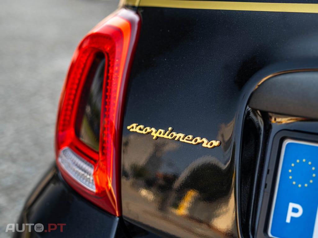 Abarth 595C 1.4 T-Jet Scorpioneoro