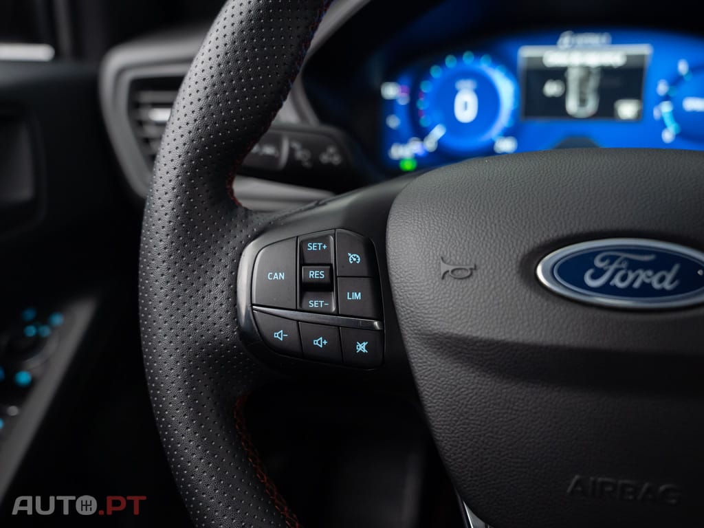 Ford Focus 1.0 EcoBoost MHEV ST-Line X