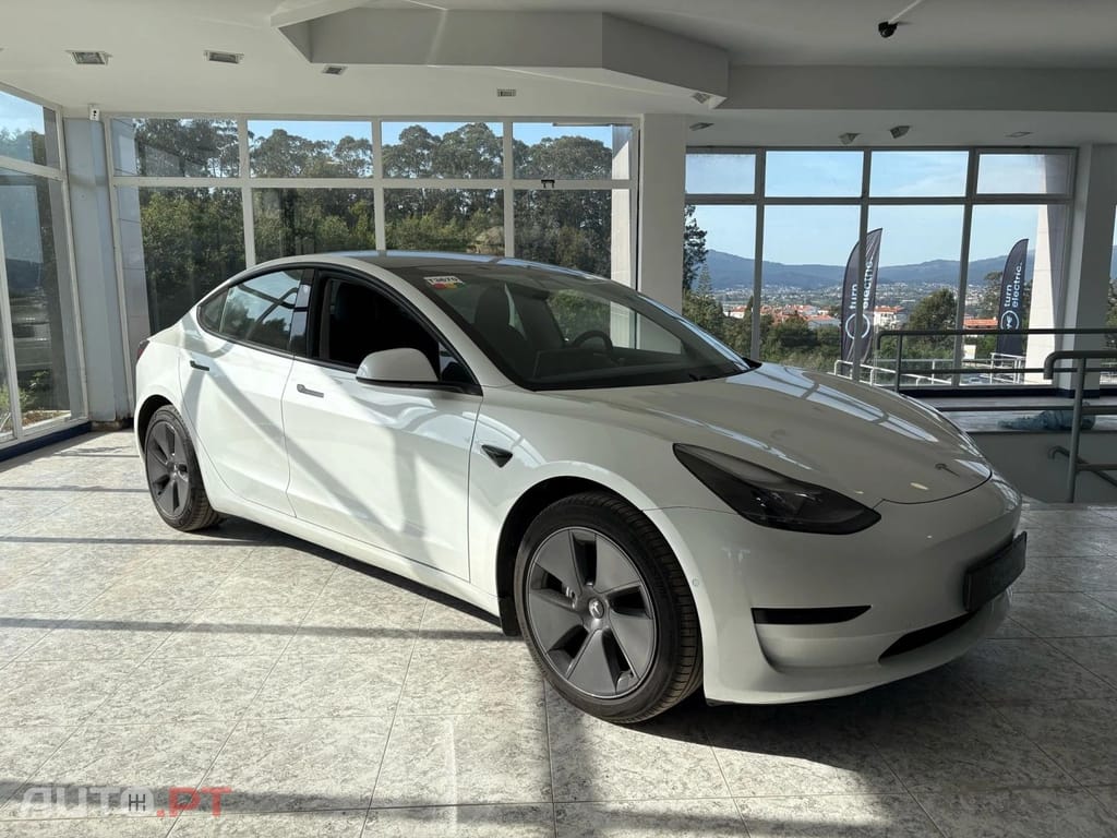 Tesla Model 3 Standard Range Plus RWD