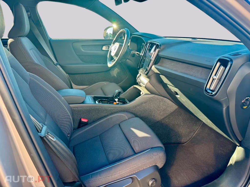 Volvo XC40 Plus Recharge I.V.A DEDUTIVEL 